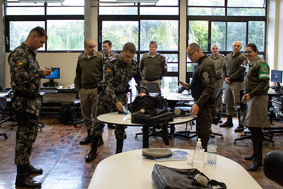 Comandantes da Brigada Militar participando de Media Training na Famecos