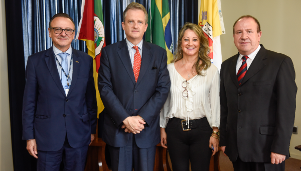 Consulate of Spain pays official visit to PUCRS