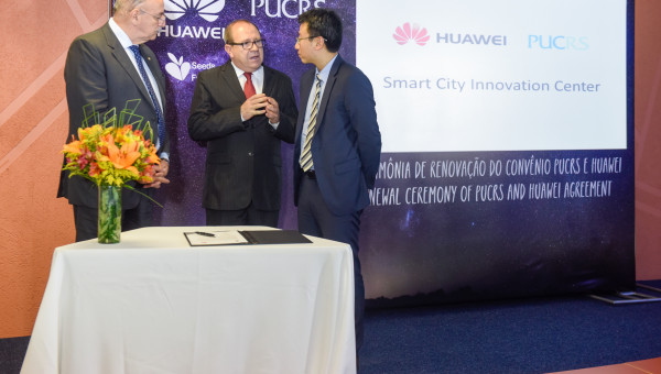 PUCRS and Huawei renew educational agreement