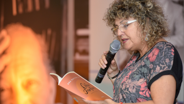 Ana Mafalda Leite presents book at Delfos