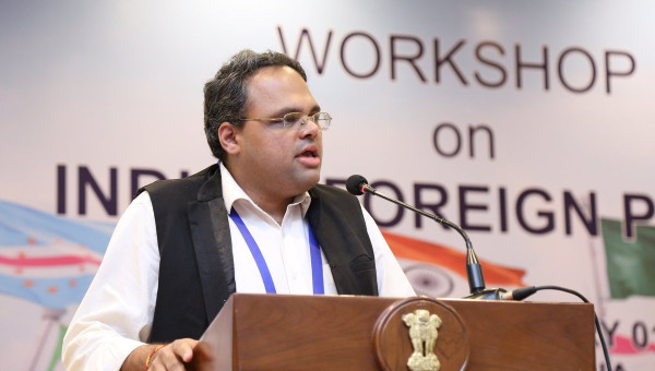 Indian scholar discusses international politics and global governance