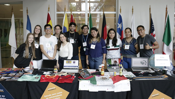 Students in academic mobility attend International Fair