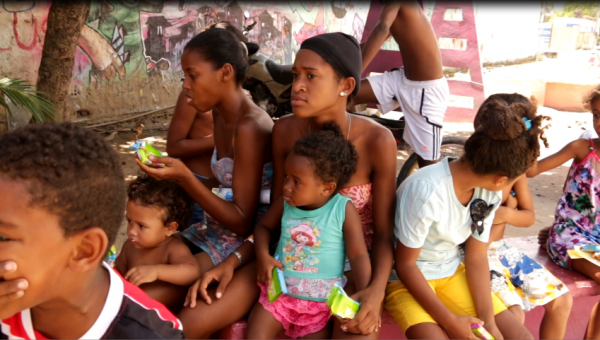 Documentário mostra iniciativas de paz promovidas por crianças de projetos sociais