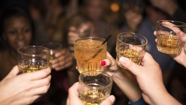 Atitudes dos pais podem influenciar no consumo de álcool por adolescentes