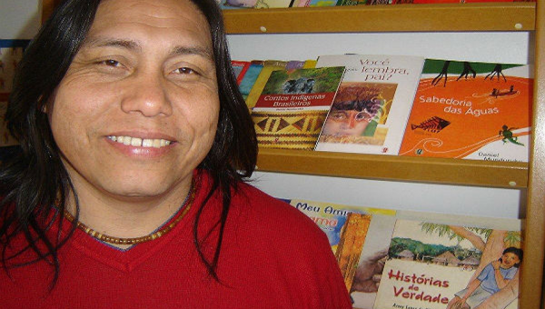 Delfos recebe principal escritor indígena do Brasil