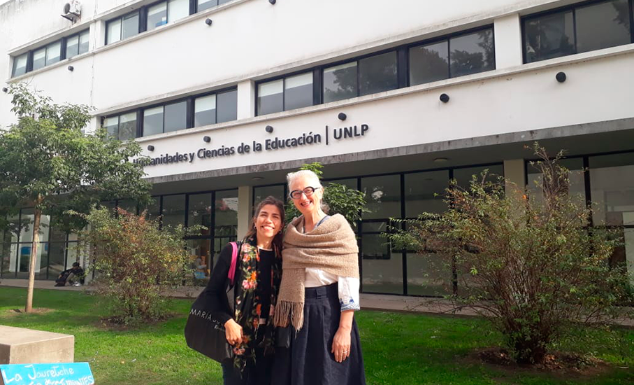 Professora da PUCRS amplia parceria com Universidad Nacional de La Plata da Argentina