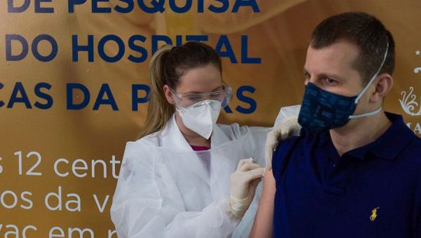 HSL recebe voluntários para o início da vacinação contra o coronavírus