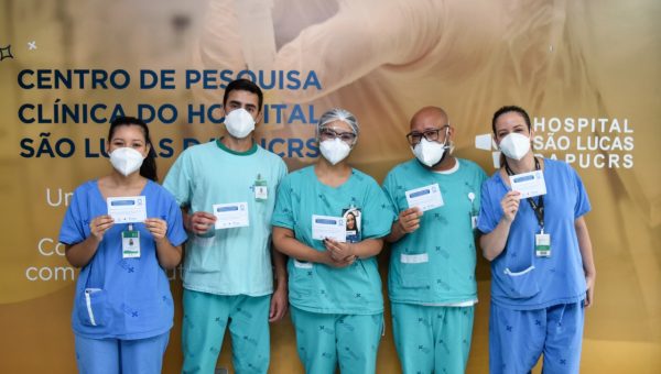 Hospital São Lucas inicia vacinação contra o coronavírus