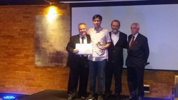 Alunos da Escola de Negócios conquistam prêmio no 28º ENANGRAD