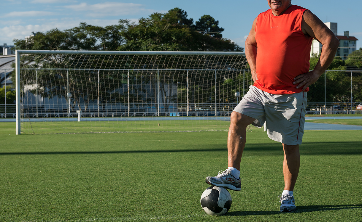 Nunca é tarde para jogar bola - Revista PUCRS