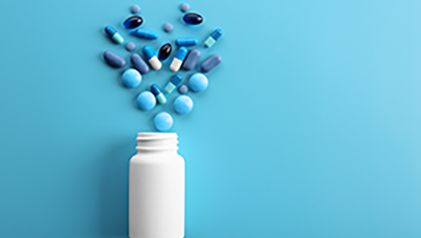 Alunos de Farmácia dão orientações à população sobre o uso de medicamentos