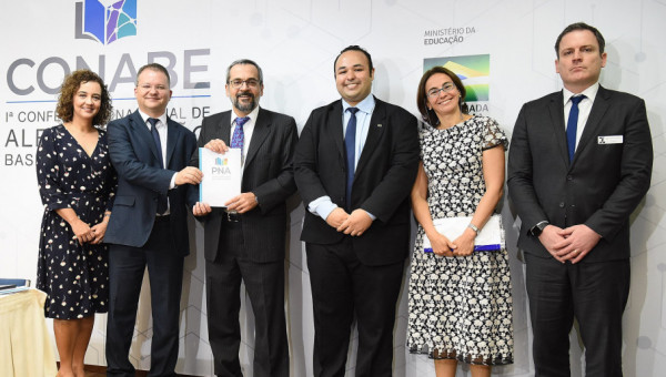 Augusto Buchweitz é membro de conferência nacional de alfabetização