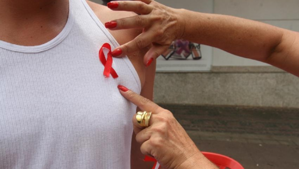 80,7% das pessoas com HIV relatam dificuldade para contar às pessoas sobre seu diagnóstico