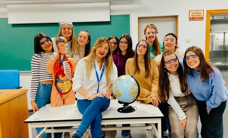 Alumna da PUCRS recebe prêmio de terceira melhor professora da Espanha